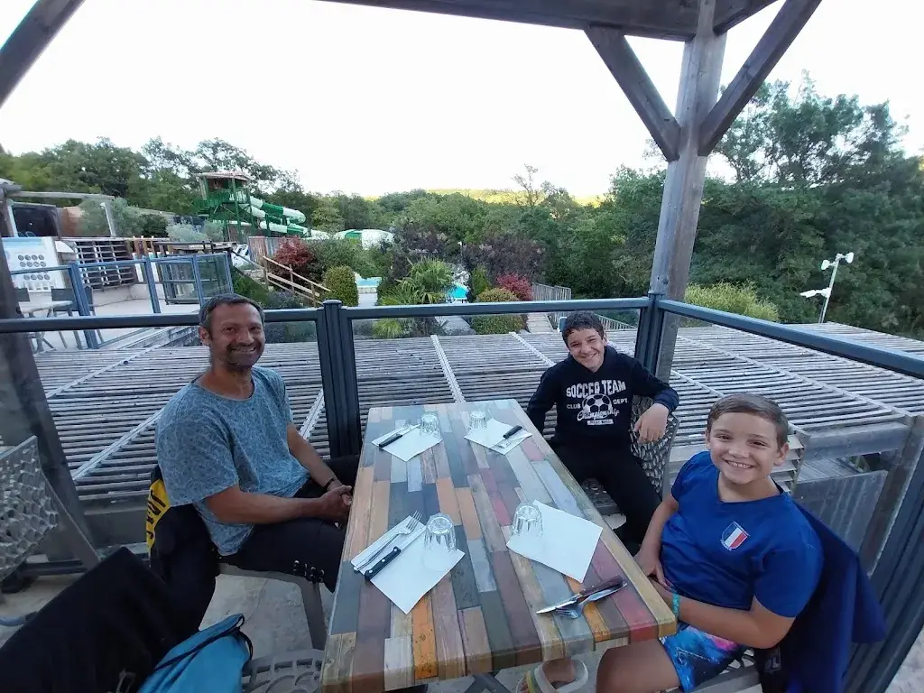 Elodie Puthod_Steack & Pastèque_Comps_review