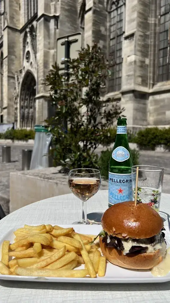 Pedro Henrique Fernandes do Carmo Las Casas_Brasserie L'Esplanade Meaux_Meaux_review