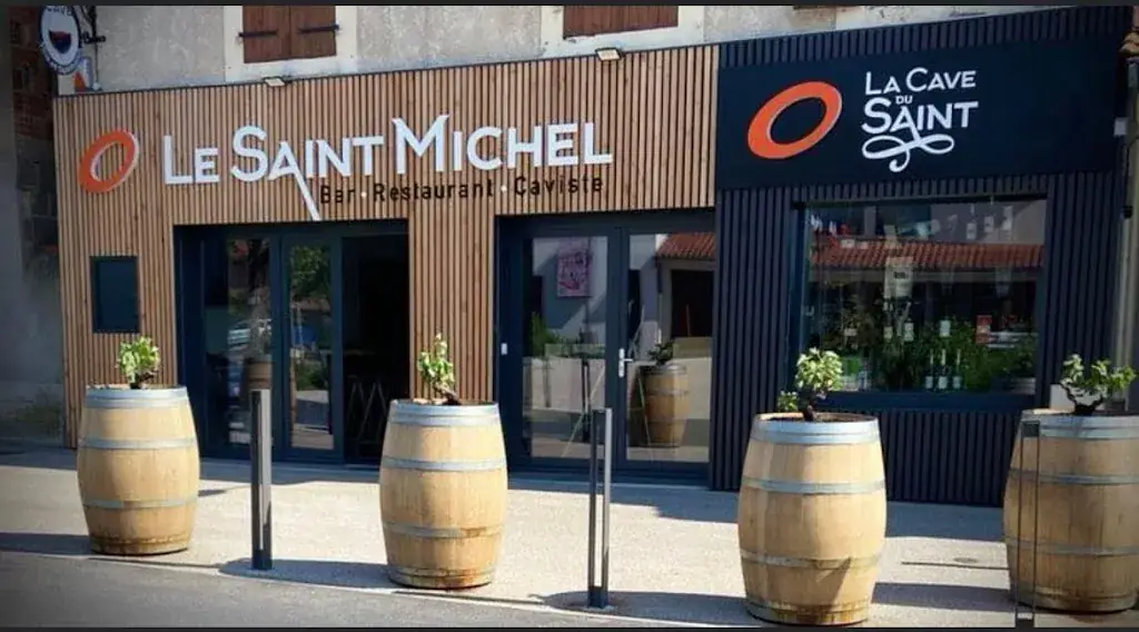 Le Saint Michel restaurant in Ennezat