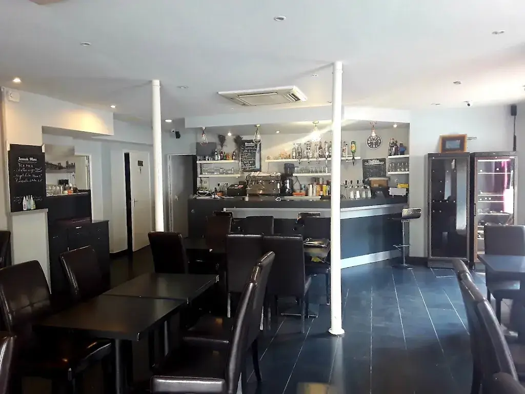 Le Blanqui restaurant in Choisy-le-Roi