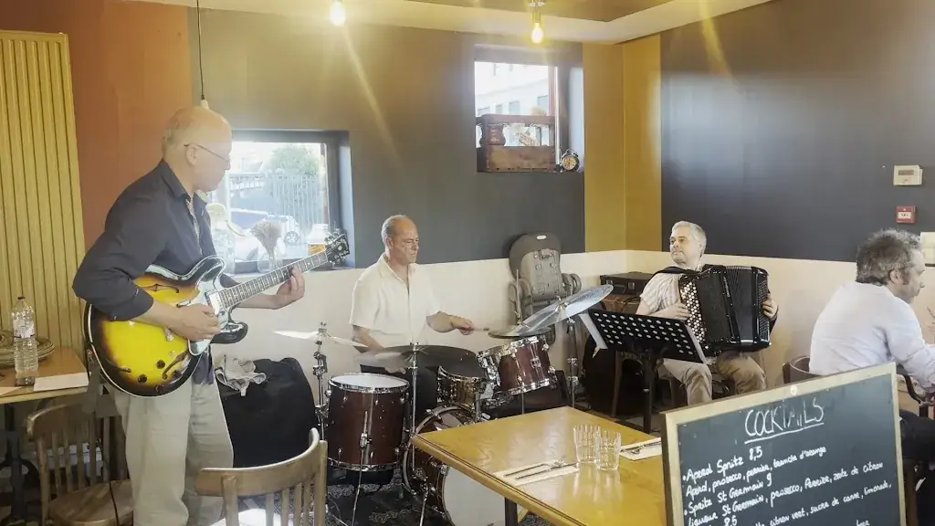 Alcide Bava_La Marine_Choisy-le-Roi_Bewertung