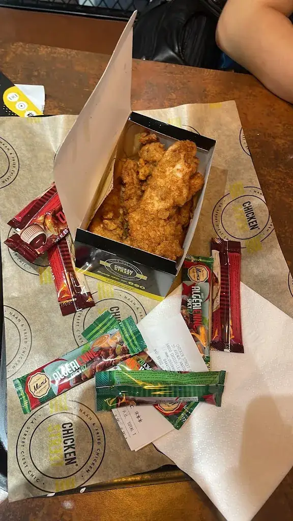 Haya Najjar_Chicken Street_Choisy-le-Roi_review