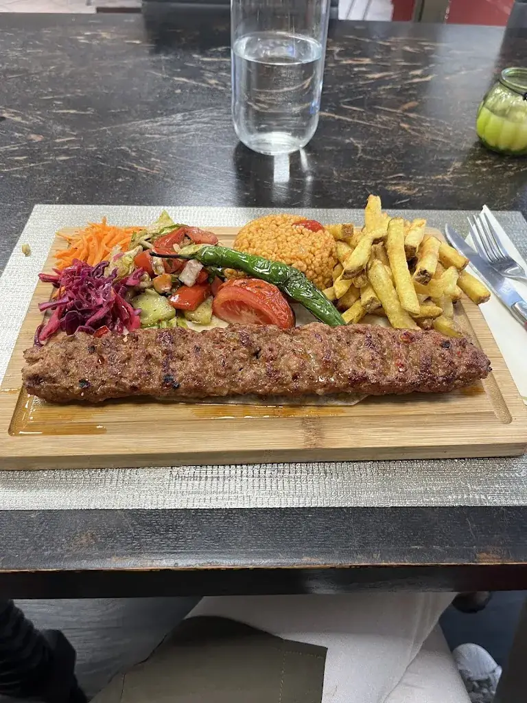 Rumeysa Uncu_Les Brochettes_Corbeil-Essonnes_review