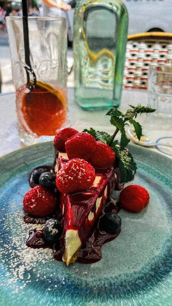 Chelsia Gonçalves_Folie Liberté_Charenton-le-Pont_review