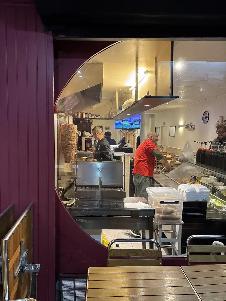 Haitham Alnaqeb_La Petite Terrasse_Charenton-le-Pont_reseña