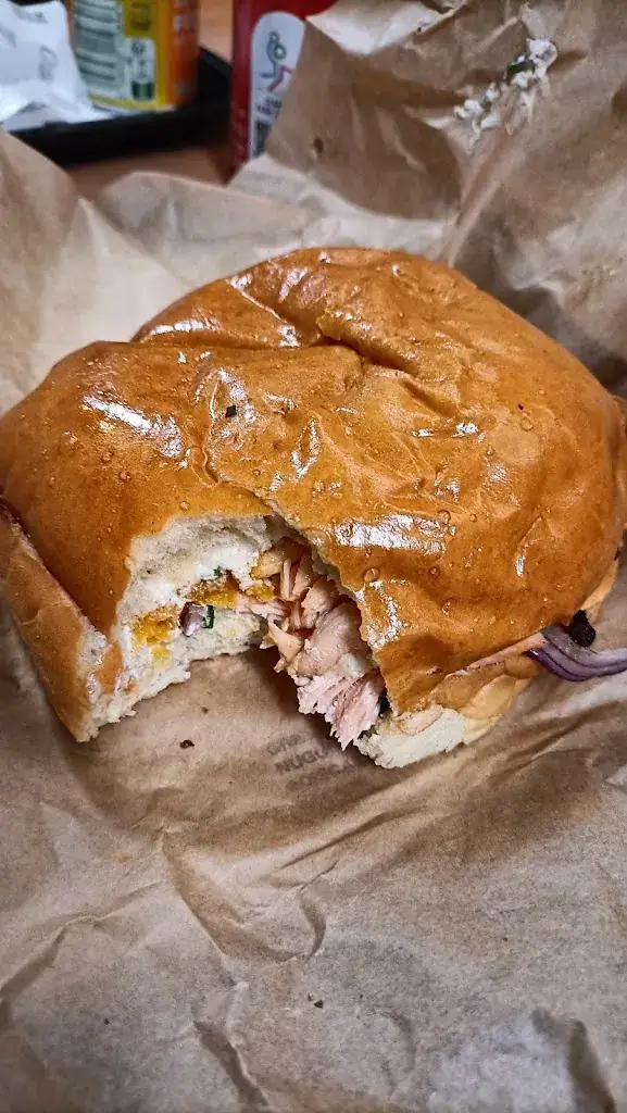 Cedric Chaki_Alfred Burger_Charenton-le-Pont_review