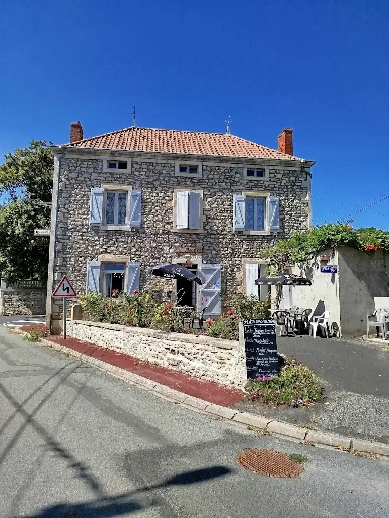 Amandine LARGE_Chez Julie_Chaptuzat_recensione