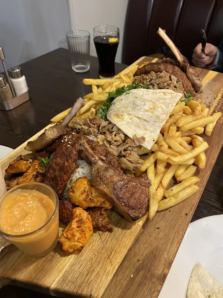 XUN ZHOU_Au Gouverniaud_Gouvernes_review