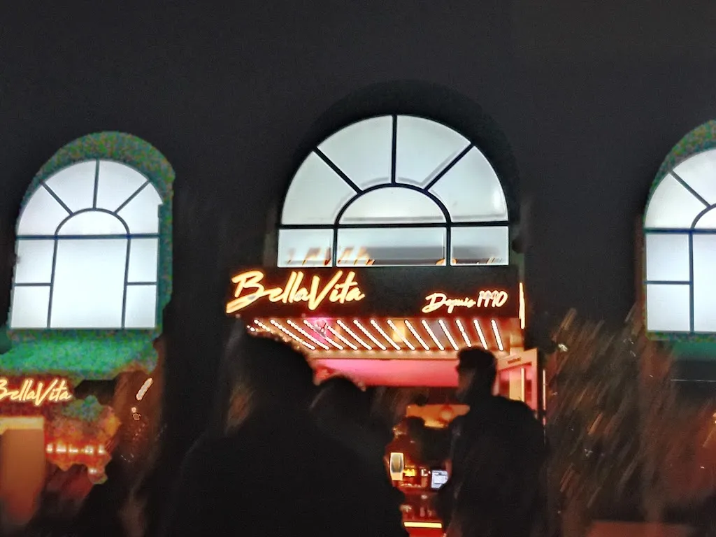 Neil K_Bella Vita_Coignières_review