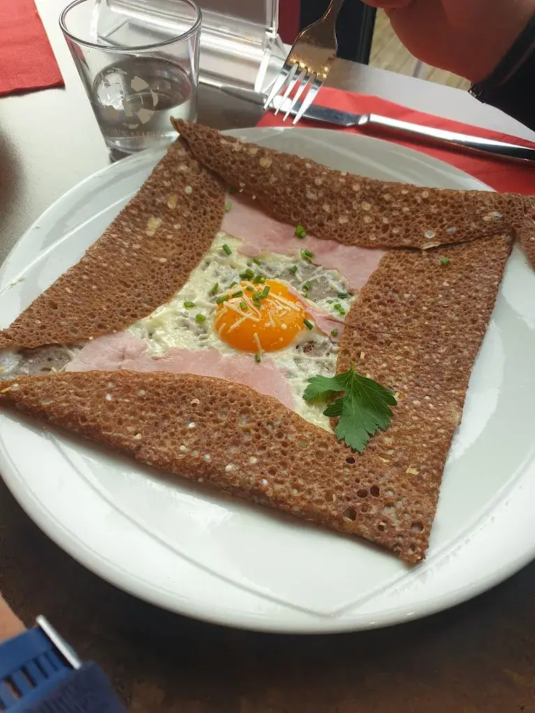 Chloé Schwizgebel_Le Phare St Louis_Coignières_review