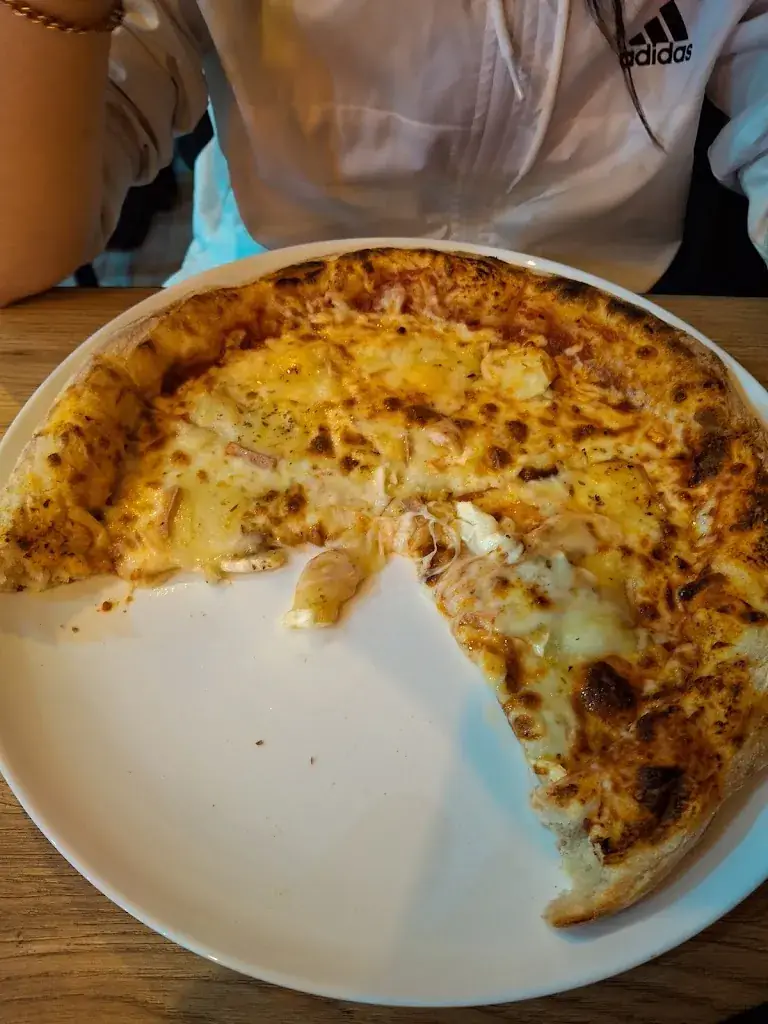 Claudia_Restaurant Le QG_Coubron_review