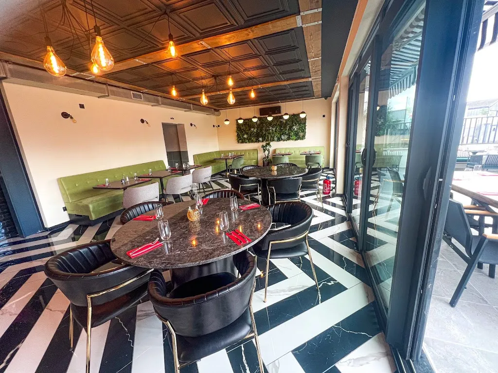 EZMA Restaurant restaurant in Coubron