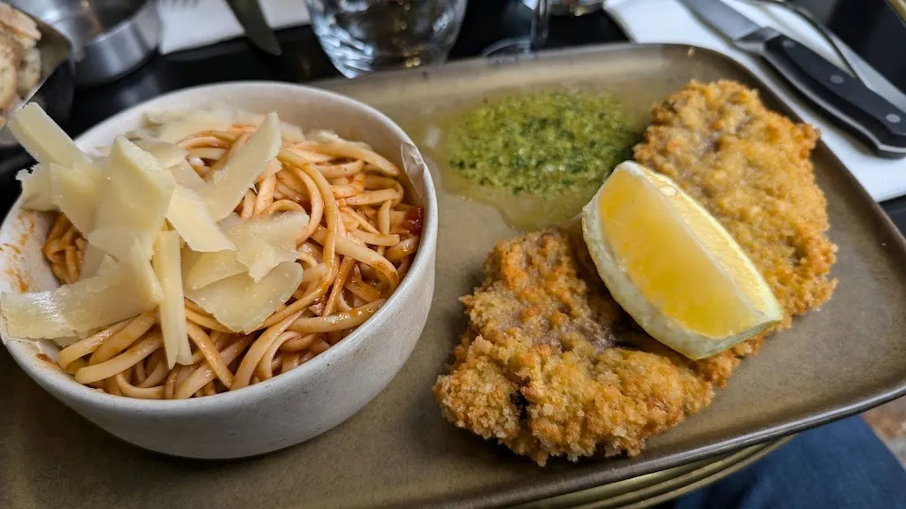 Kate C_LE BURLINGUE_Clichy_review