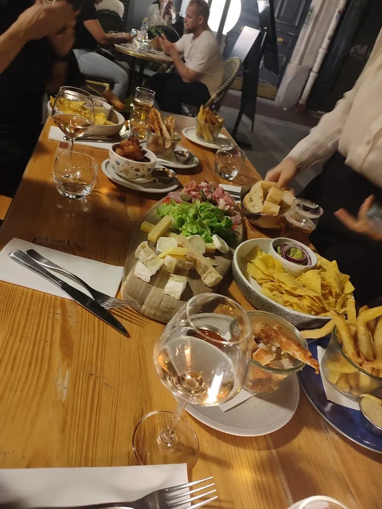 Alina Nipers_LE BURLINGUE_Clichy_review