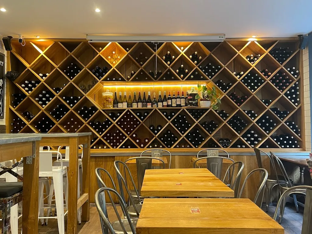 Place des Fêtes restaurant in Clichy