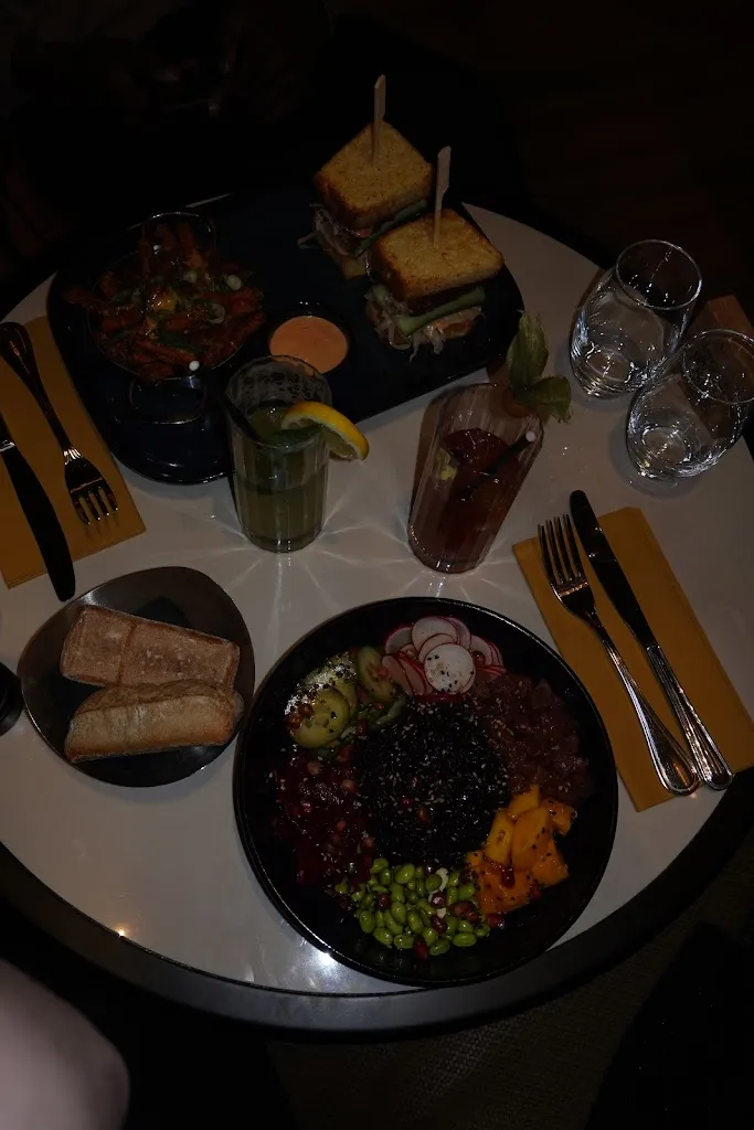 Ivana Milosevic_Romcoco_Clichy_review