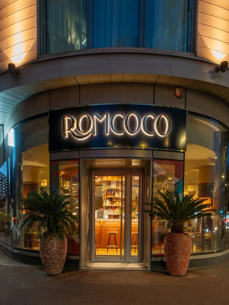 Romcoco restaurant in Clichy
