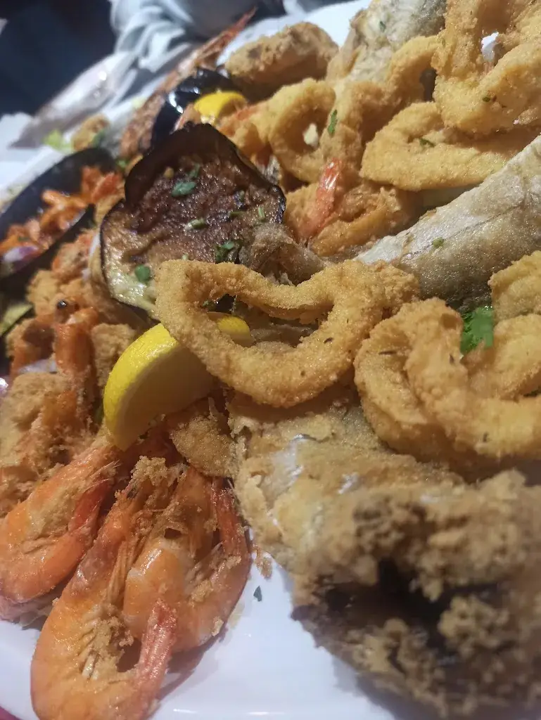 Sean Dixon_LA MARINA_Clichy_review