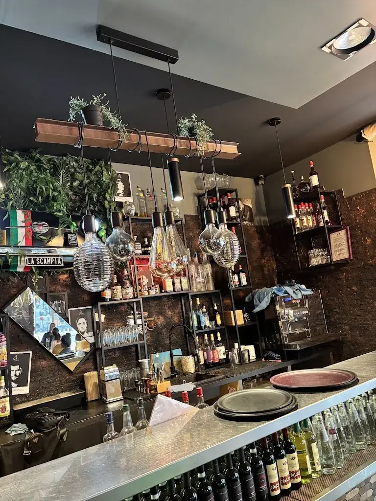 deep shikha_La Scampia_Clichy_review