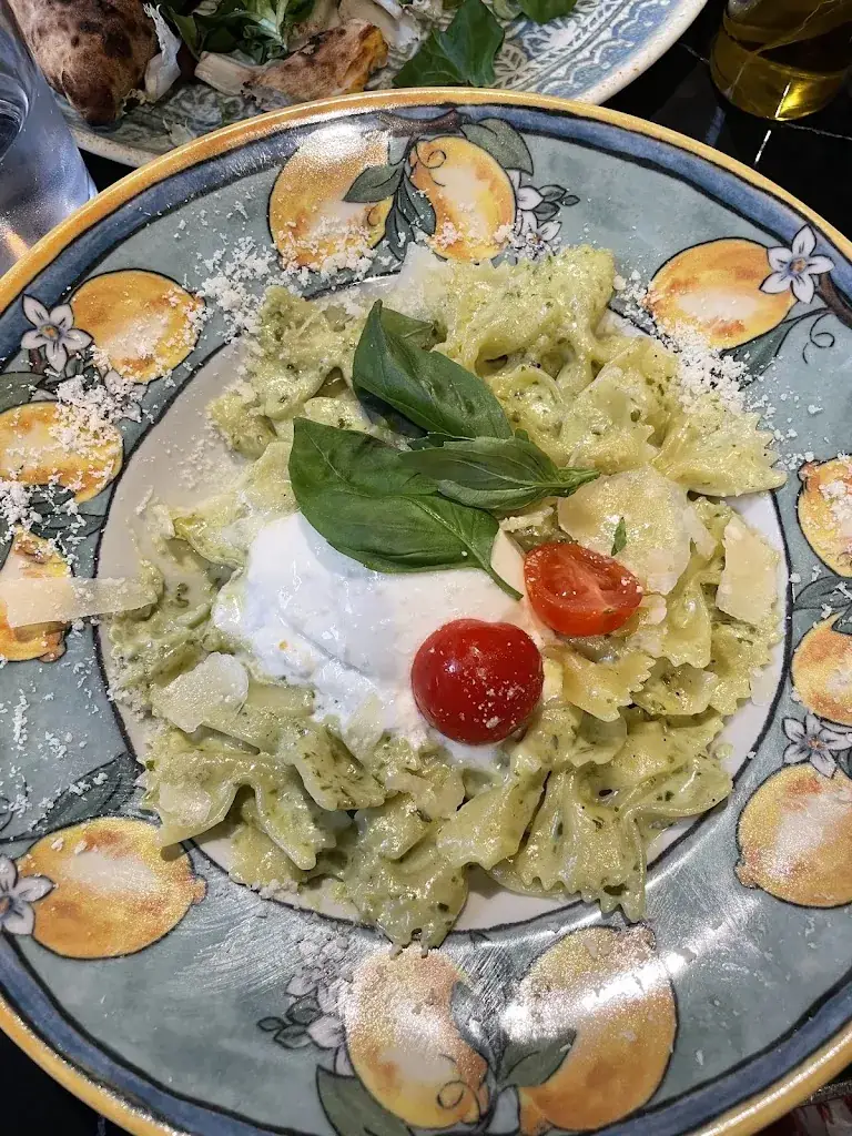 Dhivenya R_La Scampia_Clichy_review