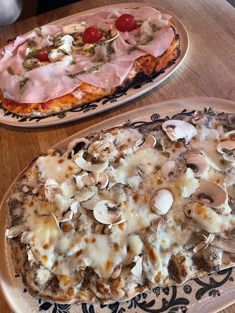 Gigi de Clichy_Clichy_slider_image_3