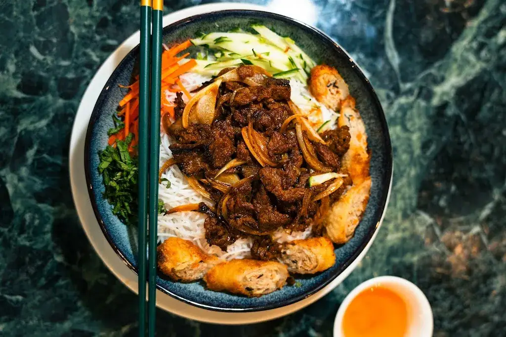 Le Clichy Restaurant_Clichy_slider_image_2