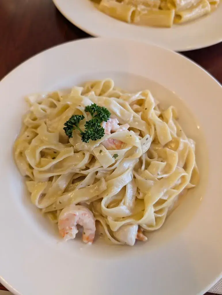 Christina_Pane & Vino_Clichy_review