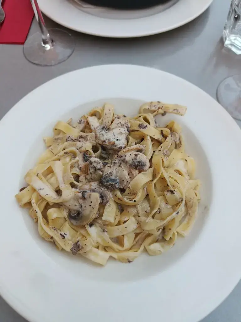 Eline Deblaere_Pane & Vino_Clichy_review