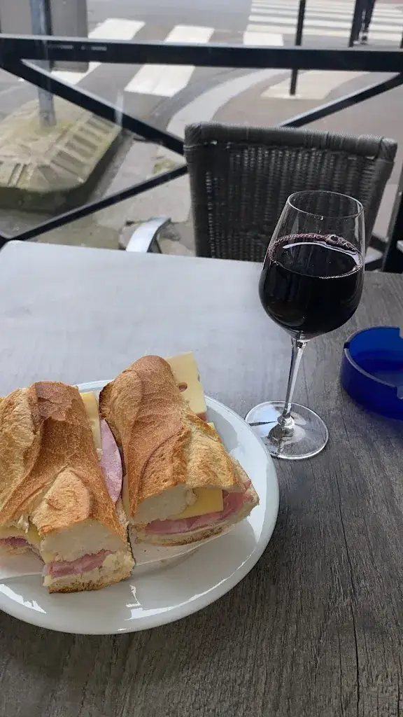 Yannick Canet_Brasserie Cafe Du Theatre Bar_Clichy_review