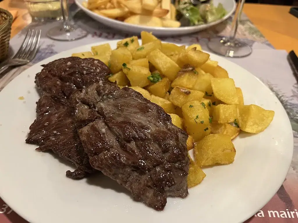 Le Sancerre_Clichy_slider_image_2