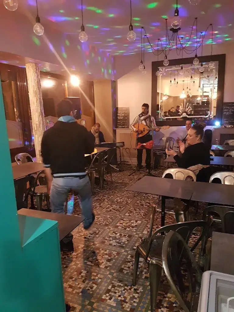 Aux Sportifs restaurant in Clichy