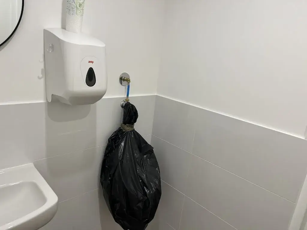 Roger HENRIQUES_Bobbygrill_Couilly-Pont-aux-Dames_review