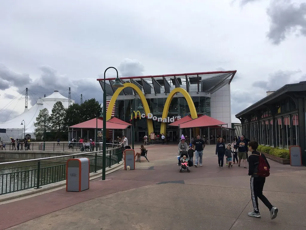 Francisco Almeida_McDonald's_Couilly-Pont-aux-Dames_review