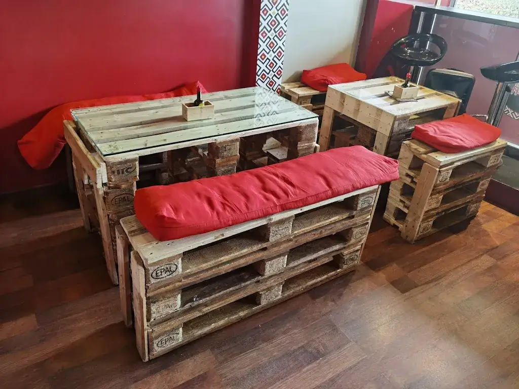 La bonne bouffe restaurant in Clichy-sous-Bois