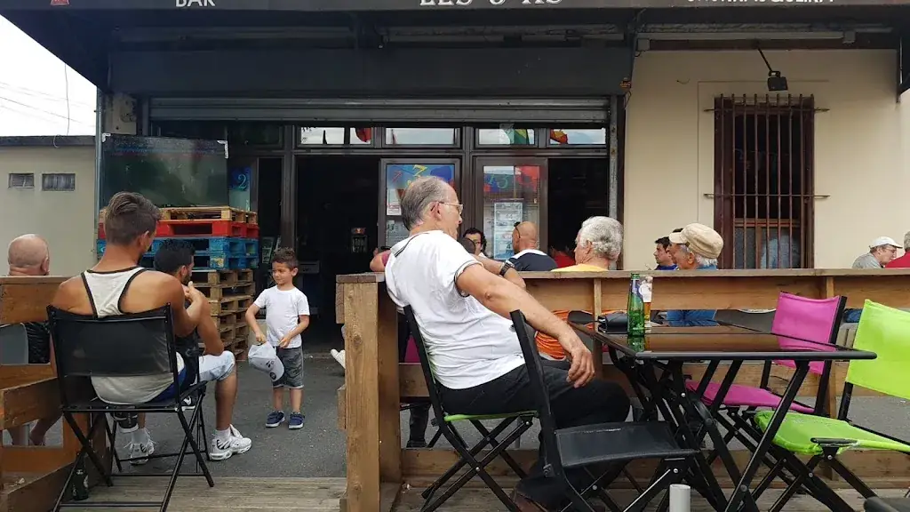 Les 3 As Dos Petiscos Restaurant in Clichy-sous-Bois