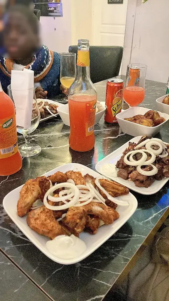 Paradis secret Combs la Ville restaurant in Combs-la-Ville