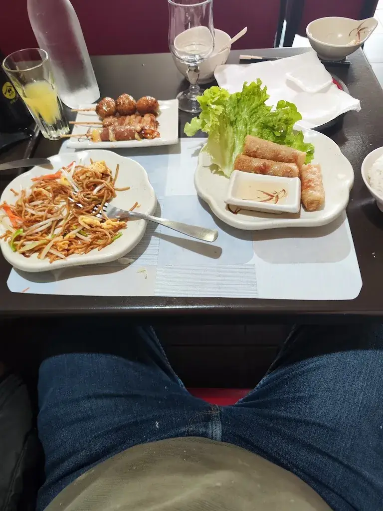 Sashimi_Combs-la-Ville_slider_image_3