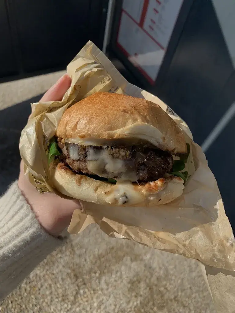 JDM P._Les Burgers de Lucien_Combs-la-Ville_reseña