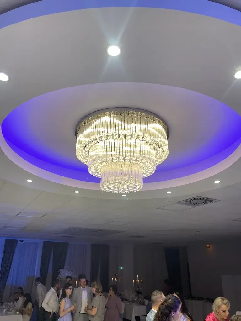 Arevik_IMPERIAL Réception_Évry-Courcouronnes_review