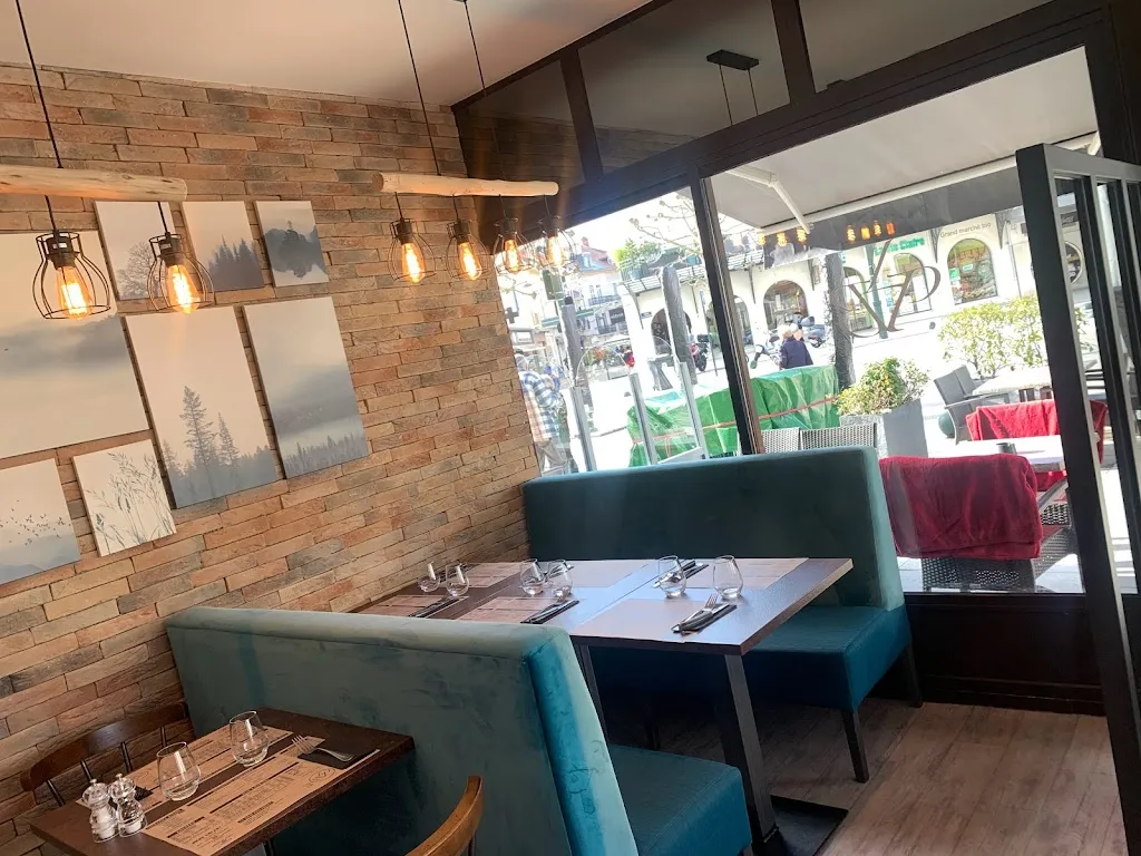 LE PHILYBERT 🫕 🥩 🍻🍷 RESTAURANT SAVOYARD ET STEAKHOUSE_Aix-les-Bains_slider_image_1