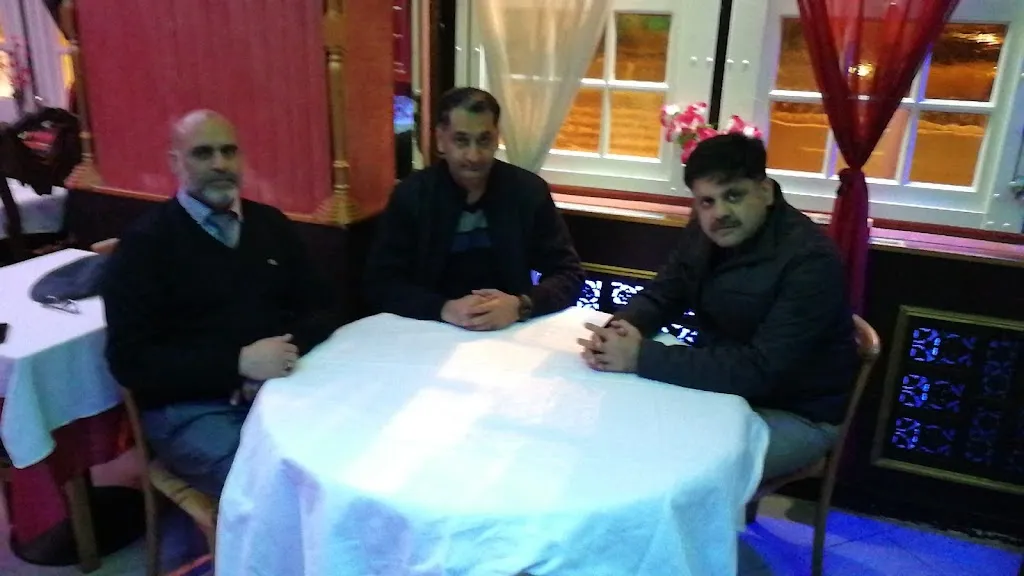 Umar Asadullah_Le Palais de Maharajah_Chaville_review