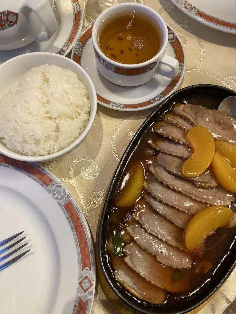 Lou-Anne Chmz_Village Bonheur_Chaville_review