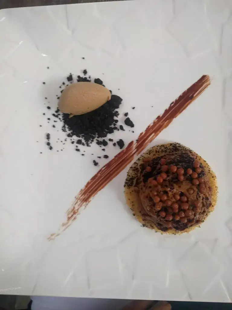 pierre berthet_La Parfumerie_Viviers-du-Lac_review