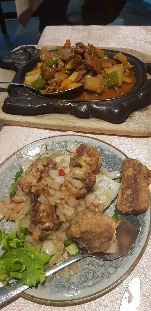 Mylene Mendoza_Au Soleil Levant_Sèvres_recensione