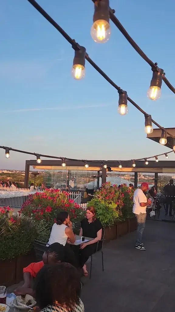 Duru Azubuike_Seven Rooftop_Créteil_review