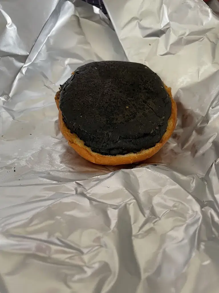 Hua JIANG_Black & White Burger Créteil Soleil_Créteil_review