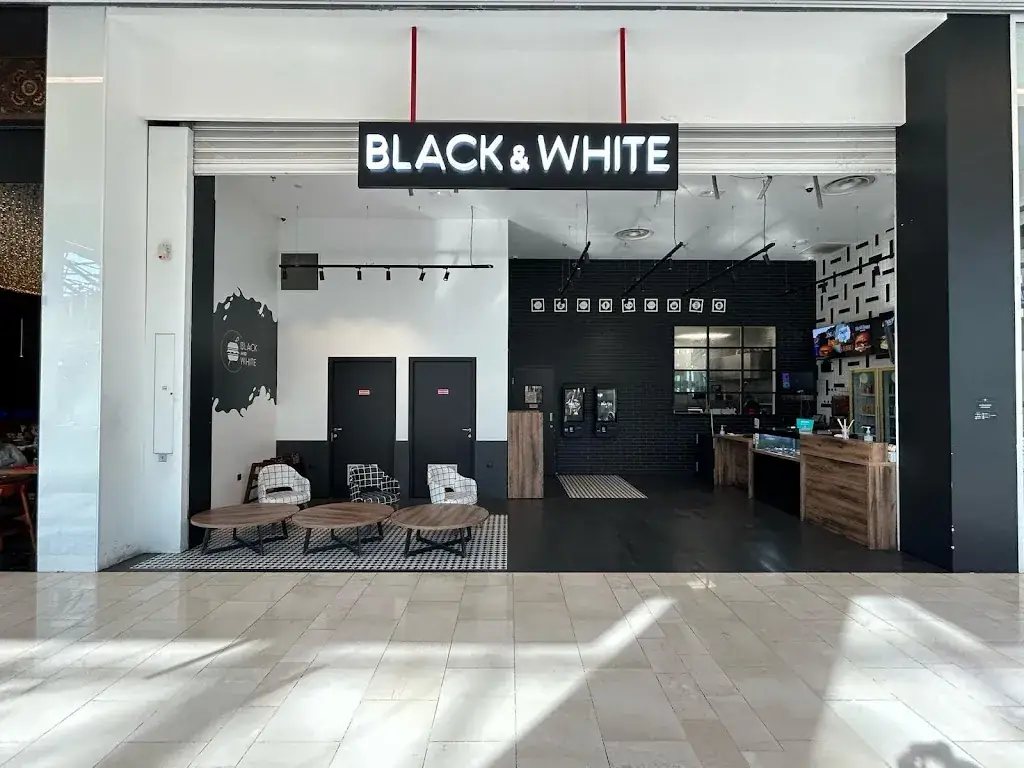 Black & White Burger Créteil Soleil restaurant in Créteil