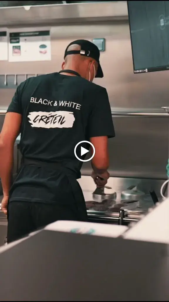 Black & White Burger Créteil Soleil_Créteil_slider_image_2