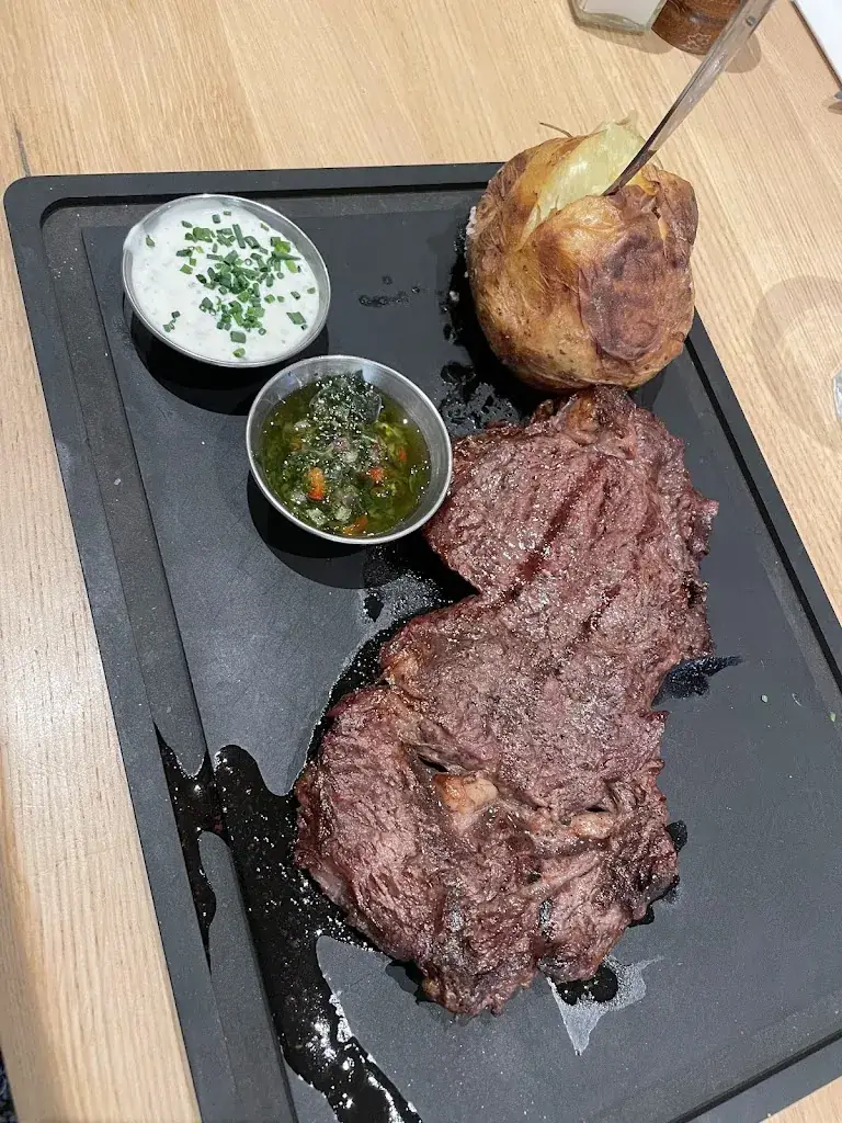 Melissa Zuleta Bandera_Hippopotamus Steakhouse_Créteil_review