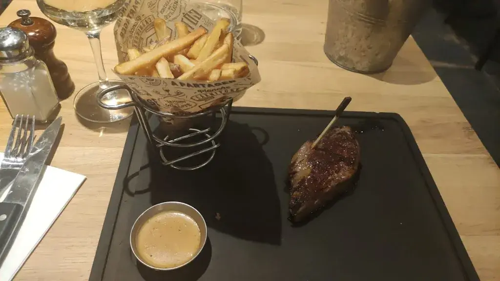 Deniz Öztürk_Hippopotamus Steakhouse_Créteil_review